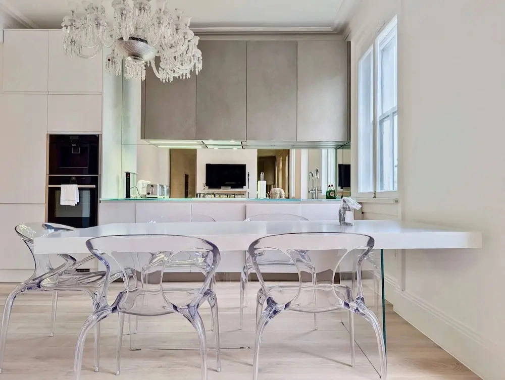 Stylish 1 Bed in SW7 With Private Balcony