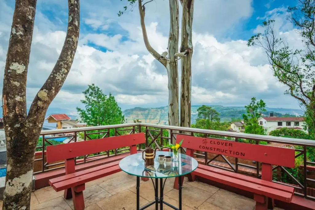 SaffronStays Tudor Rose -5BHK Panchgani Villa with Private Pool, Outdoor Bar & Pet-Friendly