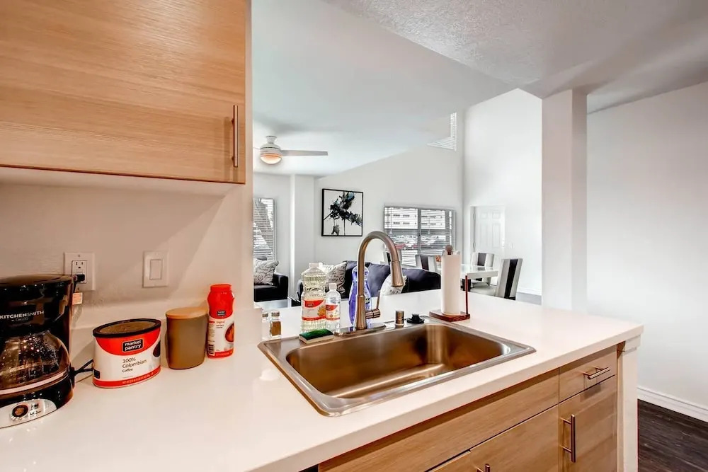Beautiful San Diego Private Entrance Open Bedroom + Upstairs Loft! (H1)