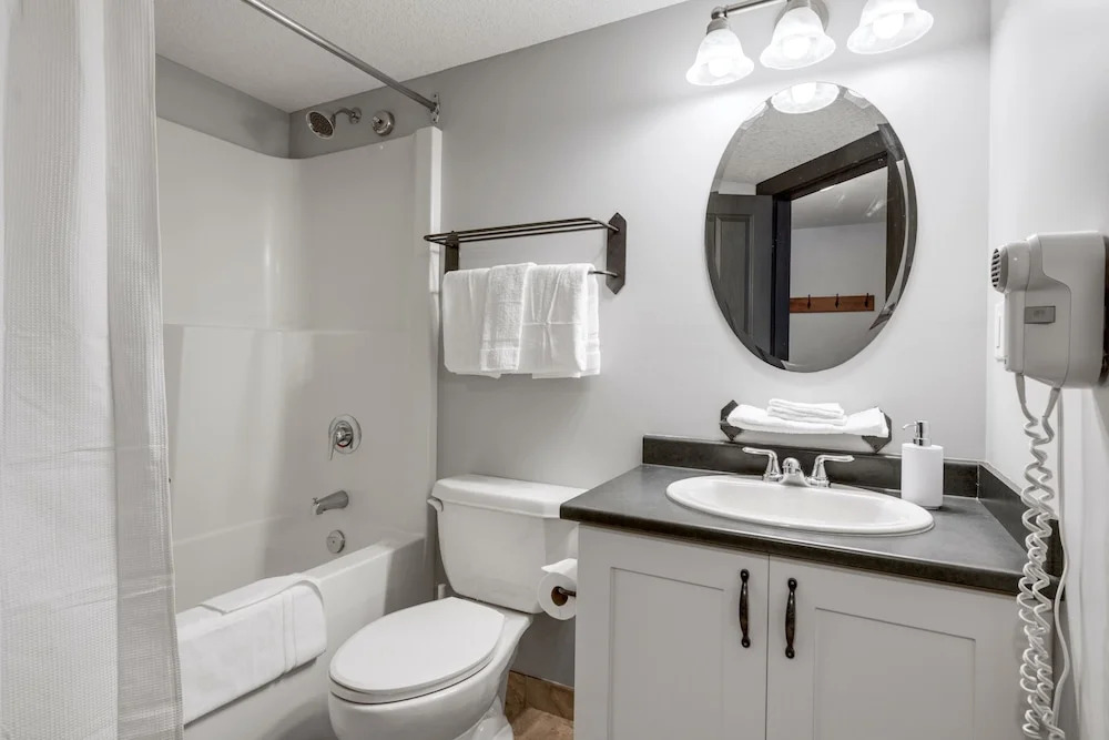 SPACIOUS Studio | Ski In/Out | Pool & Hot Tubs | in the Heart of PANORAMA RESORT