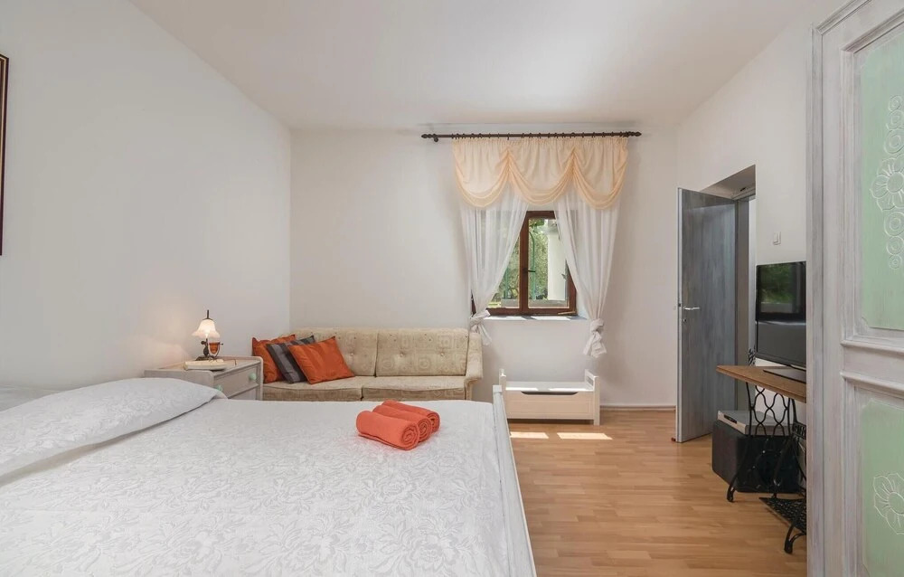 Nice Home in Ruzici With Wifi and 3 Bedrooms