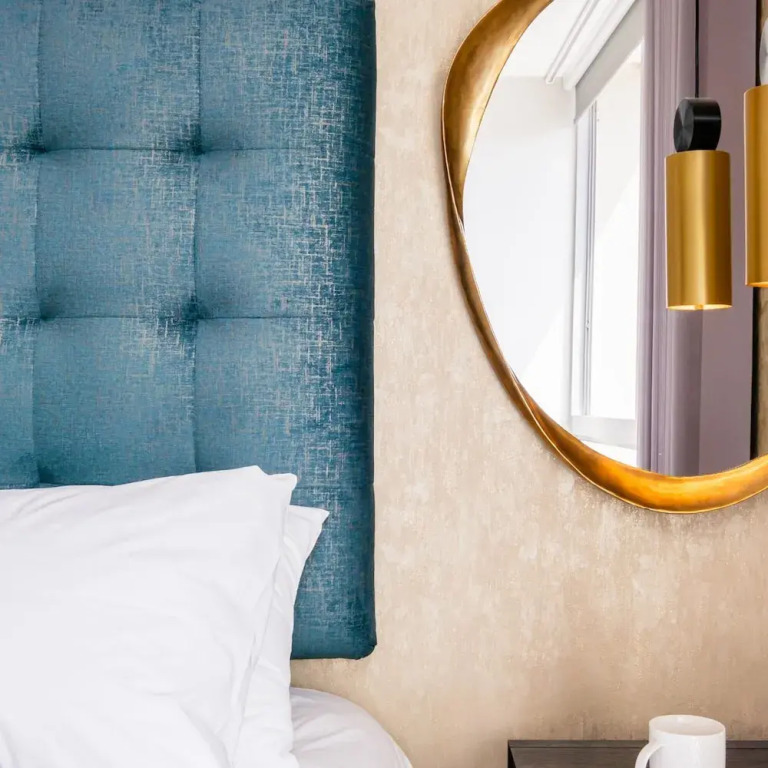 Waterfront Elegance at Harbour Bridge 413