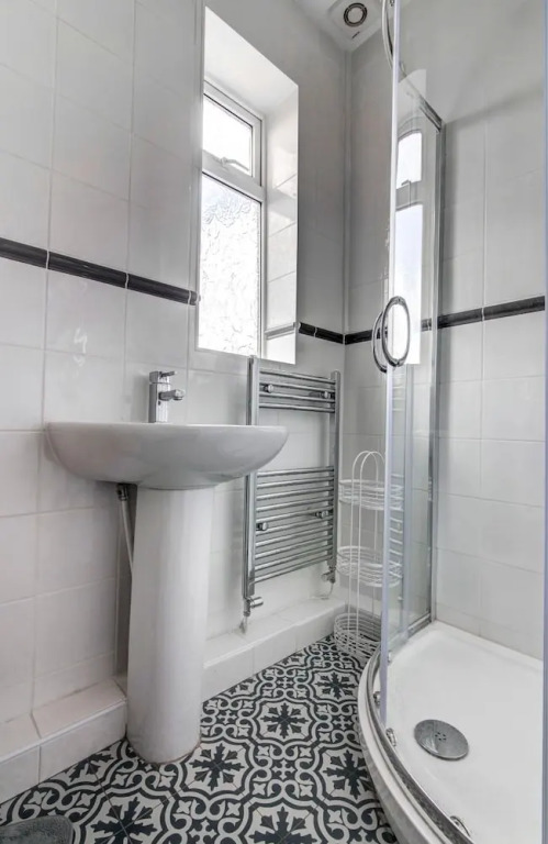 Cozy two Bedroom House Near Mediacity UK