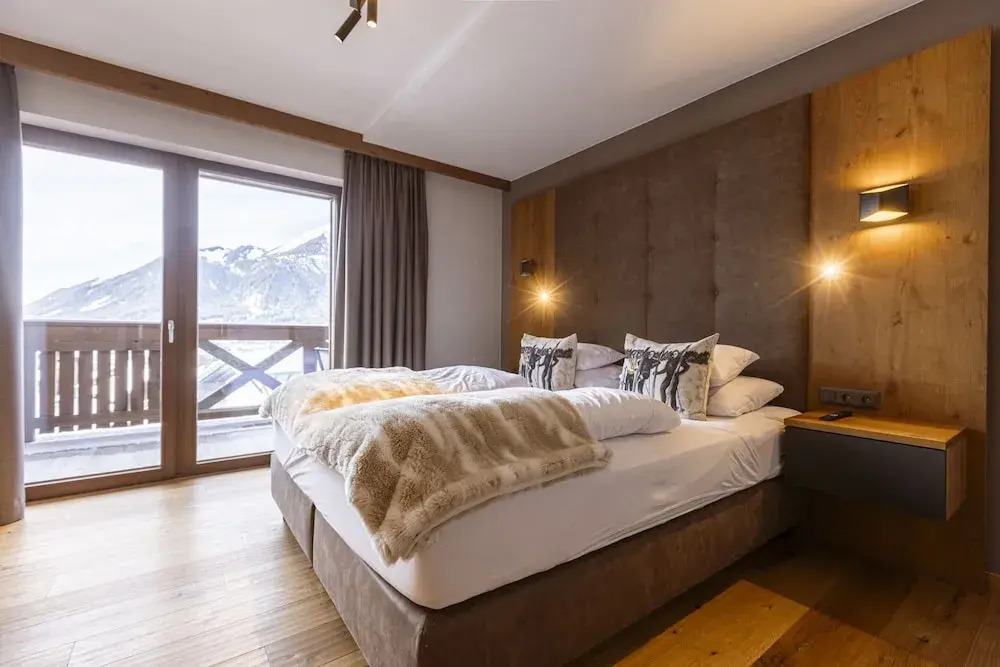 Spacious Apartment With Shared Pool