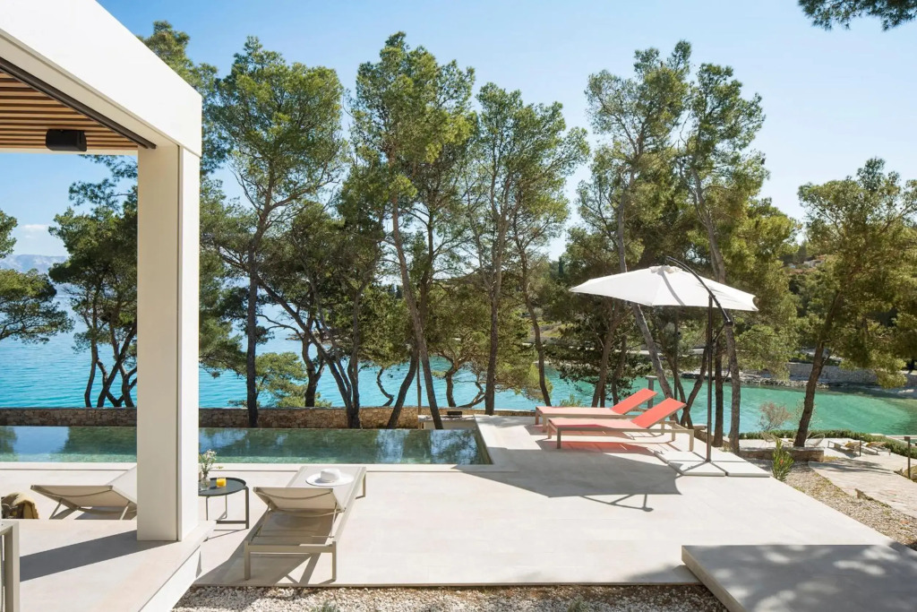 Vale Residence - exclusive & private property by the sea