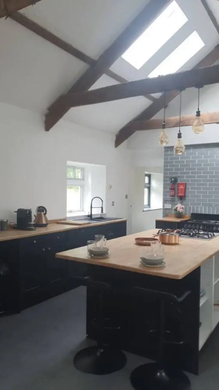 Remarkable Farmhouse House That Sleeps 11