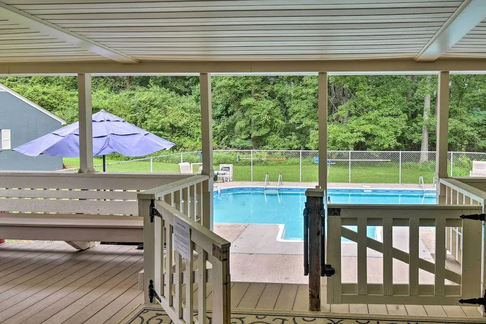 'the Oyster Bed' Retreat w/ Pool & Game Room