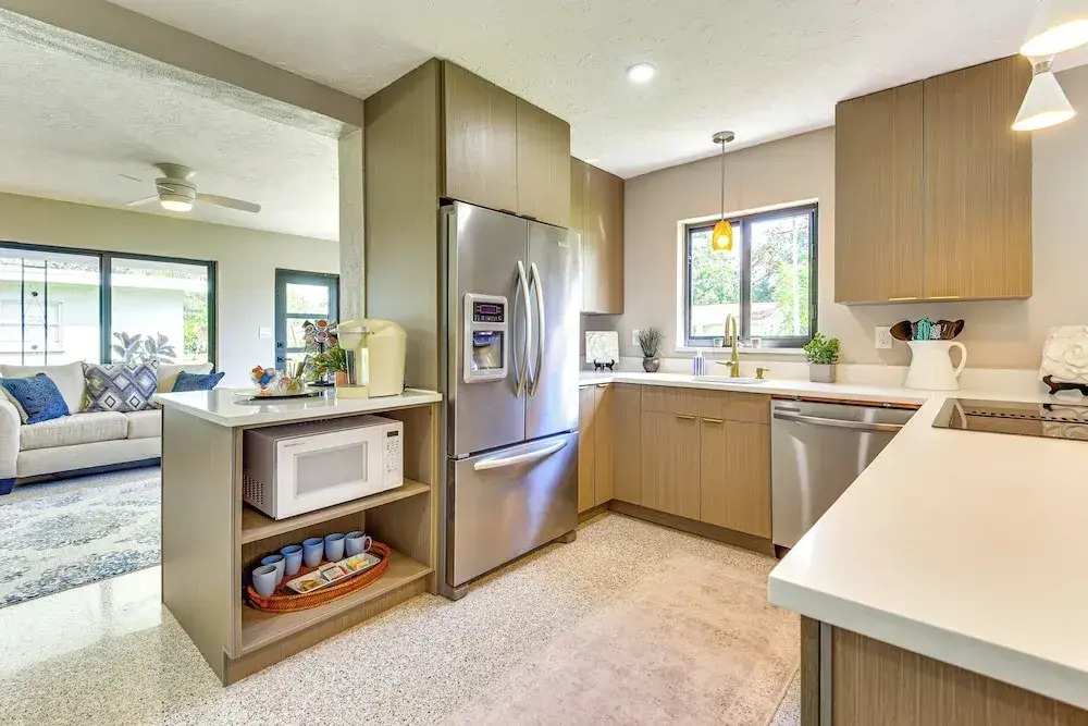 3 Mi to Downtown Bradenton: Family Home w/ Yard!