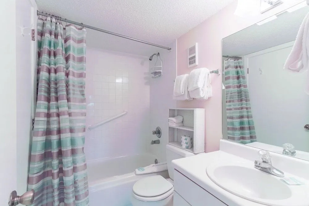 Gulf Shore Condo #118 - 2 Br condo by RedAwning