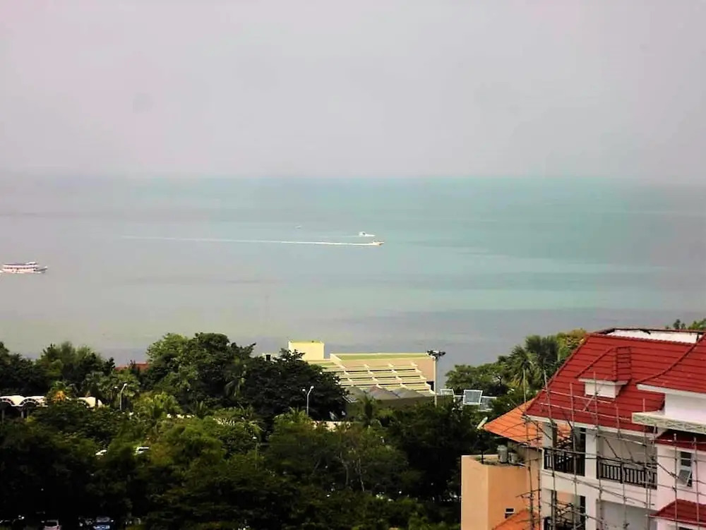 The Cliff Pratumnak - Sea View Studio - Sleeps 2