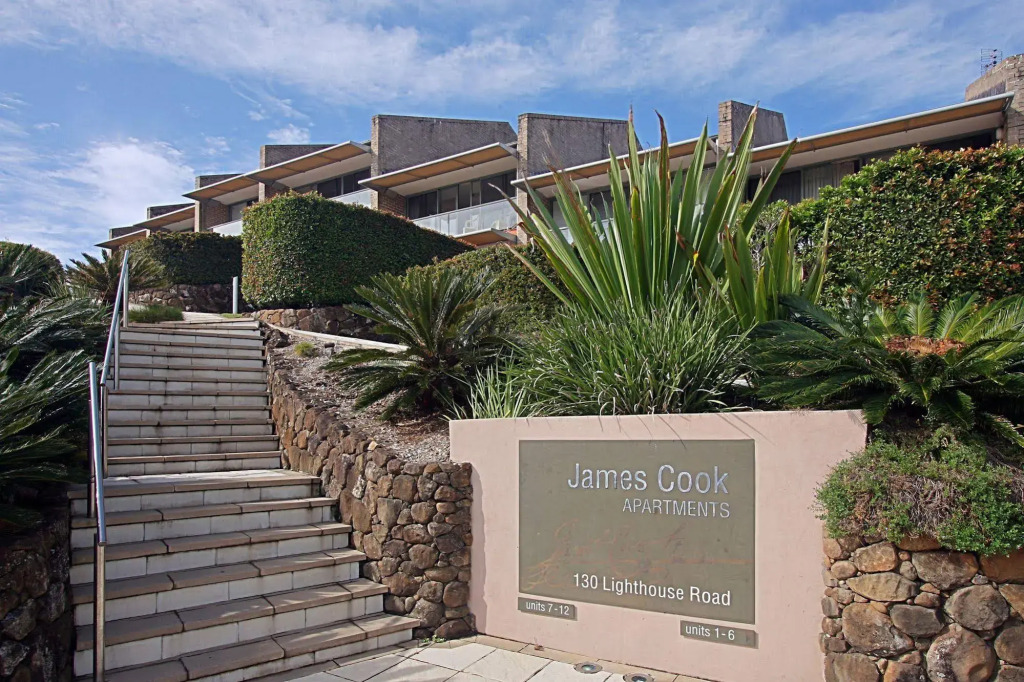 11 James Cook Apartments - w. pool & beach access
