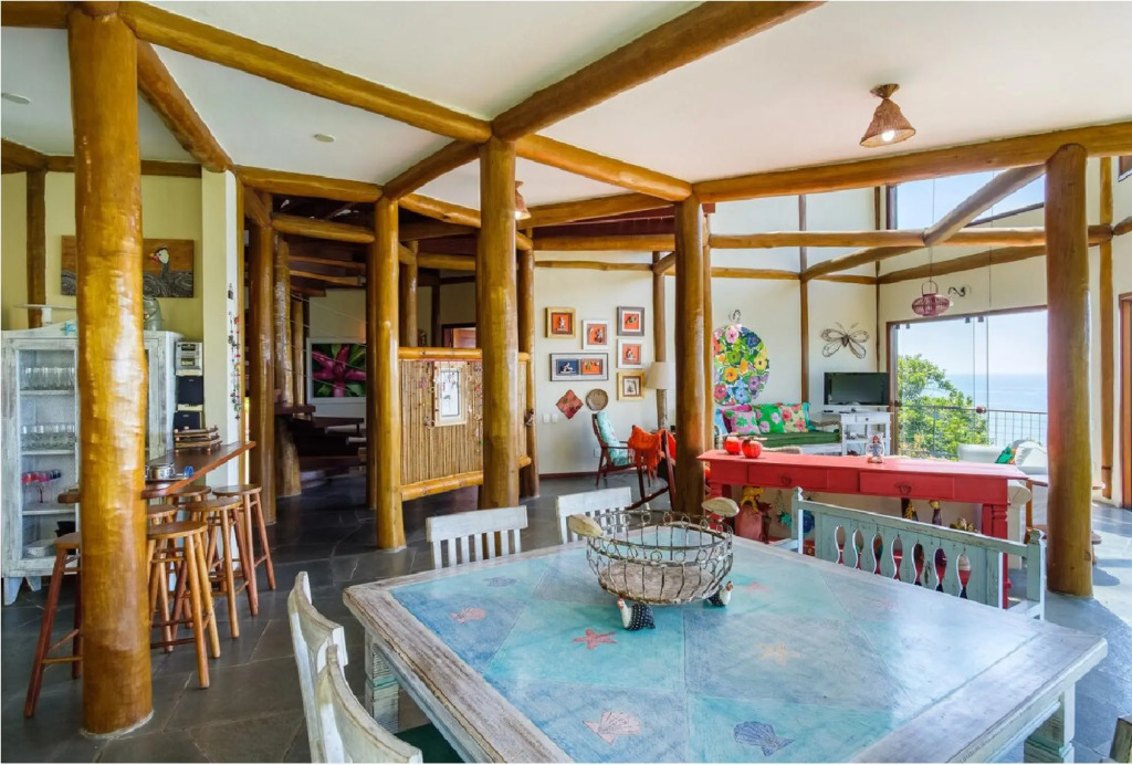 Pineapples Ubatuba | Mansion overlooking the sea