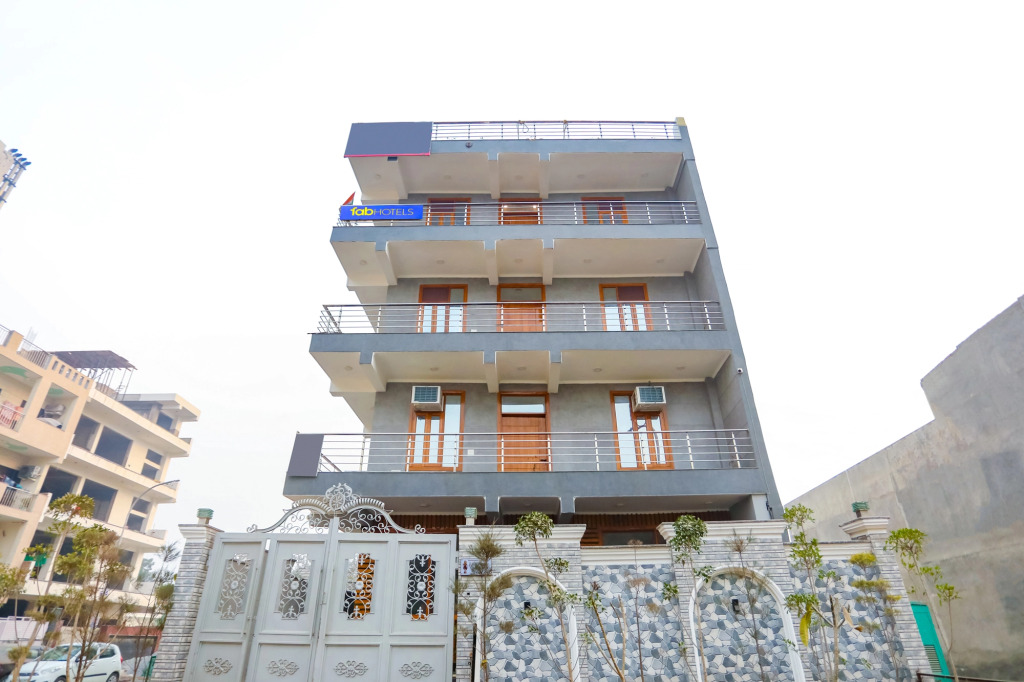 FabHotel Signature Inn I