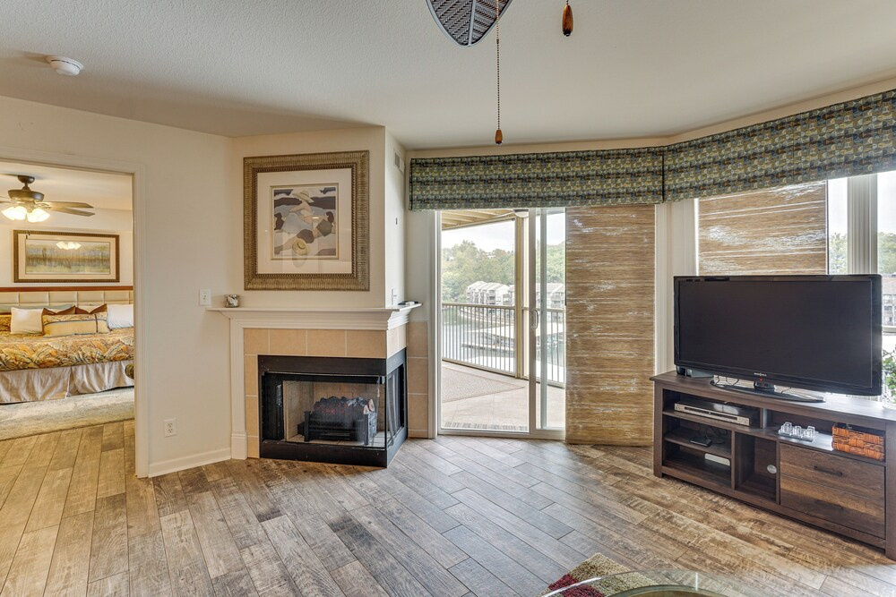 Waterfront Balcony! Condo on Lake of the Ozarks