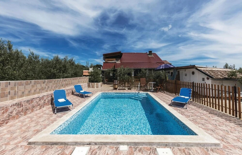 Awesome Home In Valtura