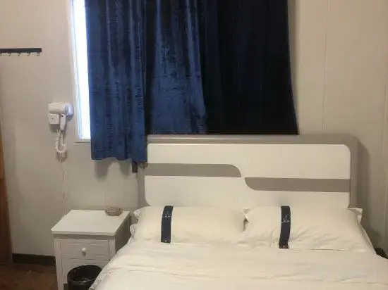 Xiangxiang Homestay (Wuhuan Avenue Subway Station Hailin Square)