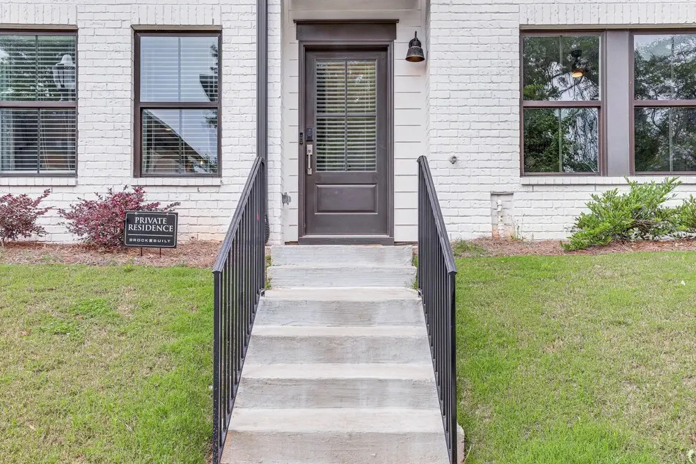 7 Mi to Dtwn: Sleek Retreat in Atlanta!