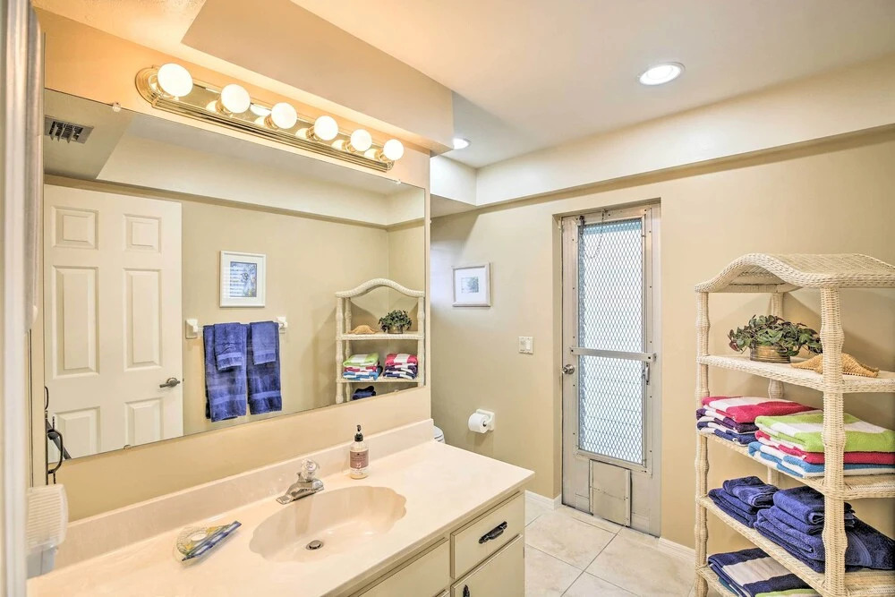 Dock Access & Pool: Cape Coral Retreat