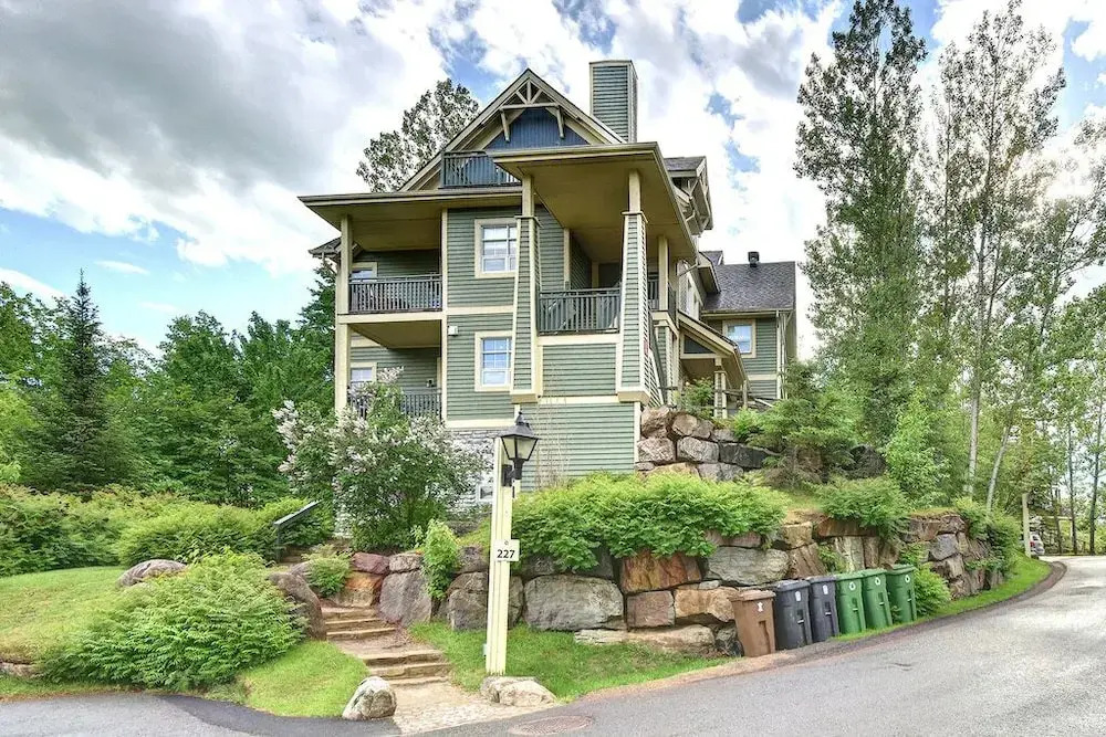 Les Eaux 227-1 by Escapades Tremblant