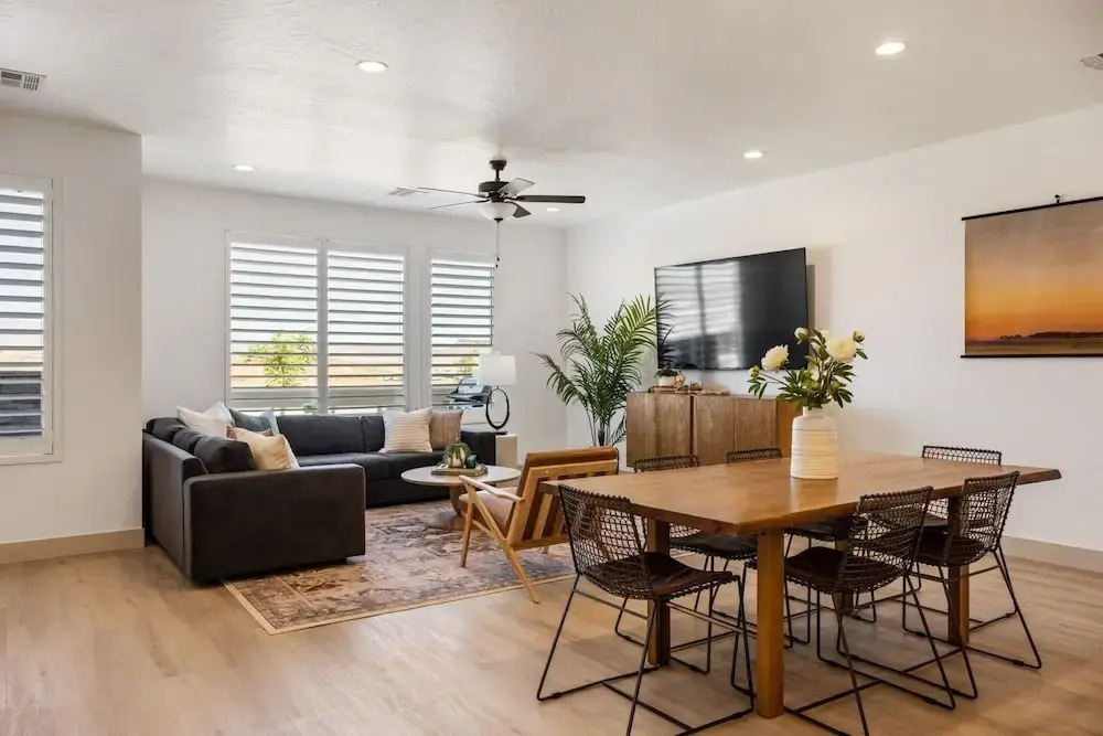 Lagoon Vibes 4 Bedroom Townhouse