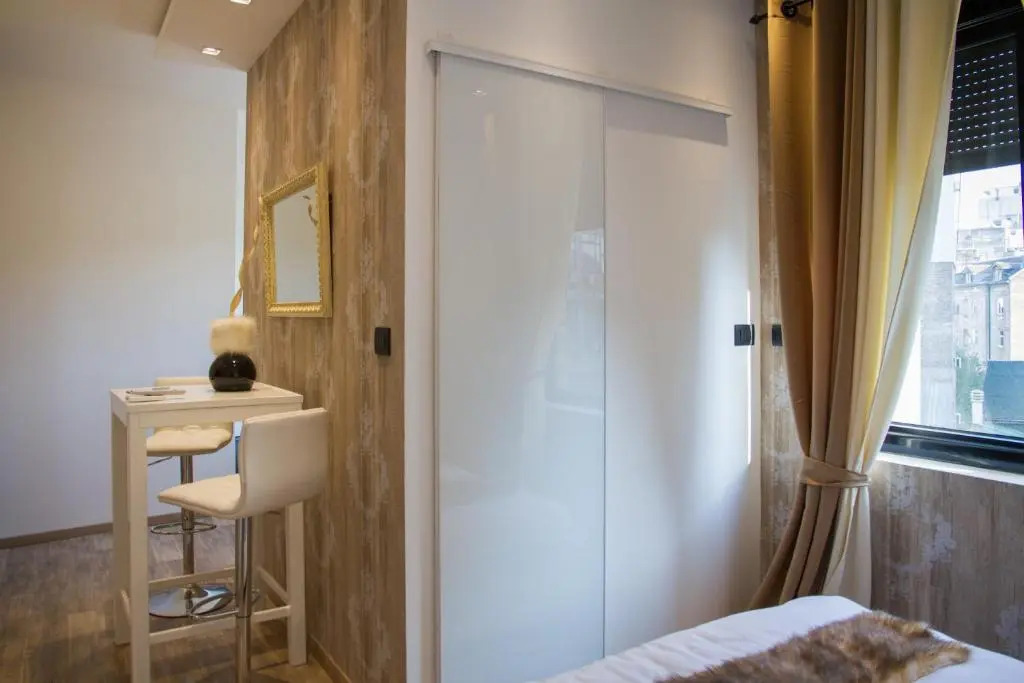 Central Business Apartment