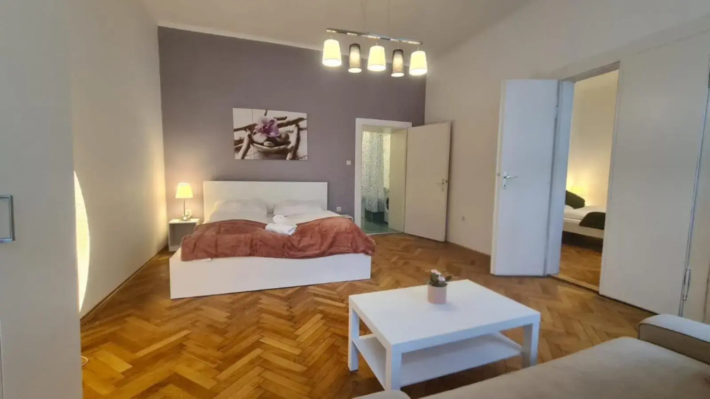 commodious 3BR Apt. Ideal for Families and Friends