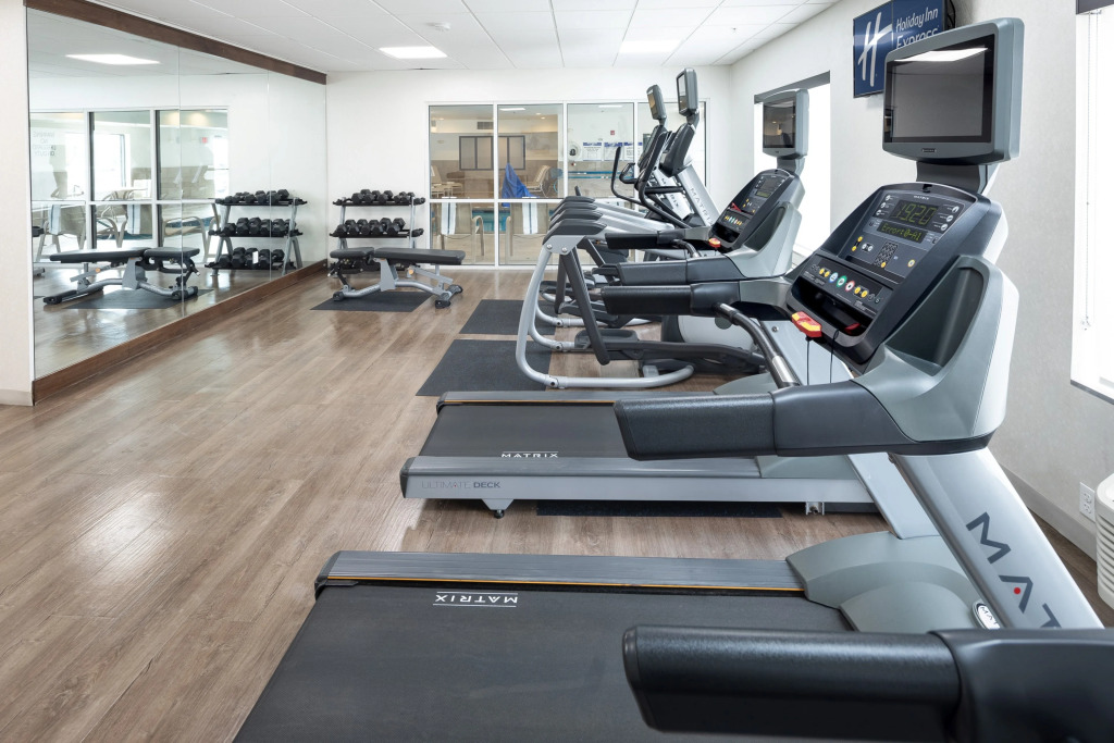Holiday Inn Express & Suites Chicago West - St Charles by IHG