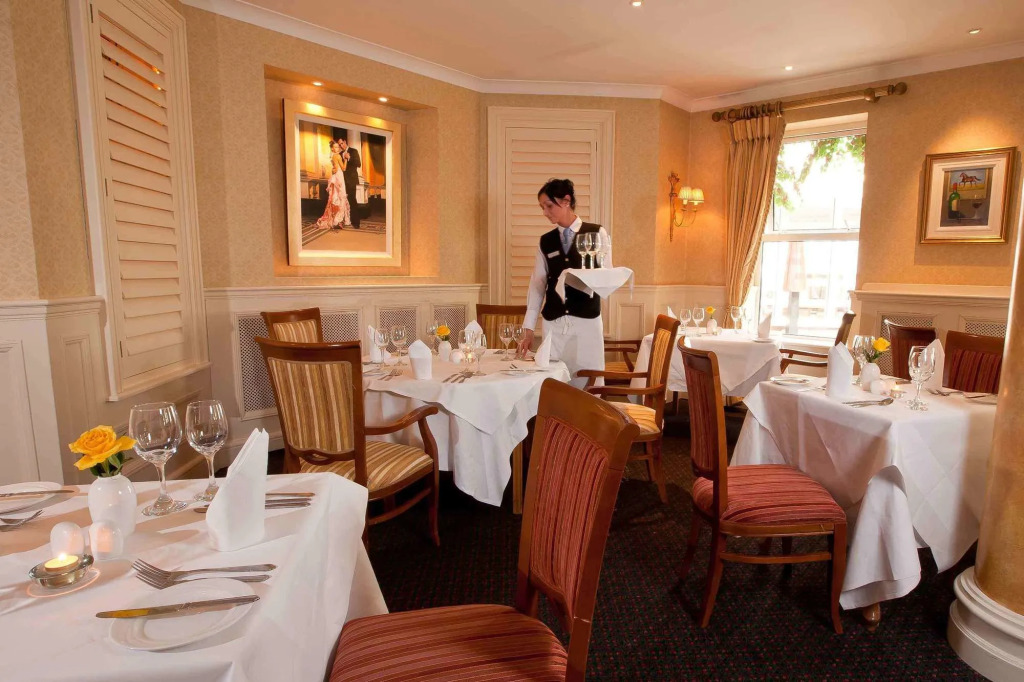 Hodson Bay Hotel