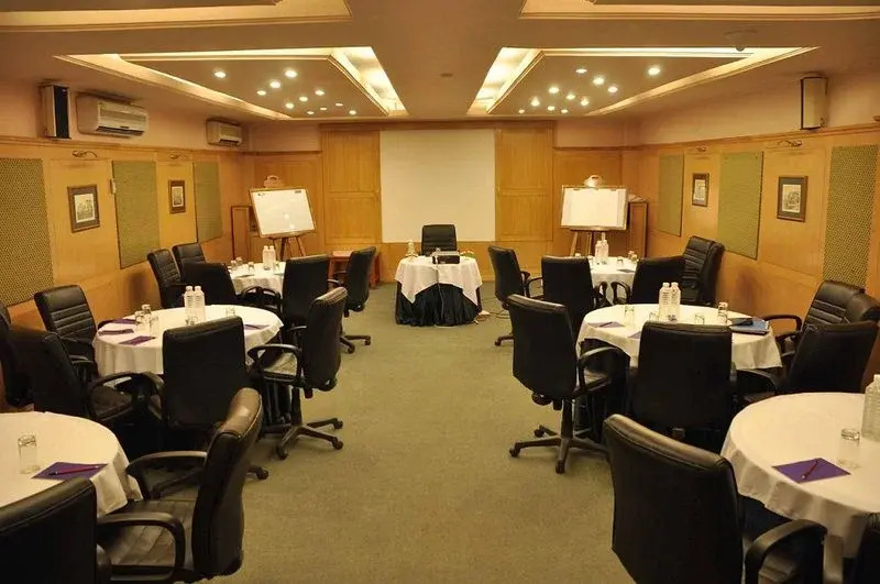 Royal Retreat, OYO Premium Sikanderpur Metro II
