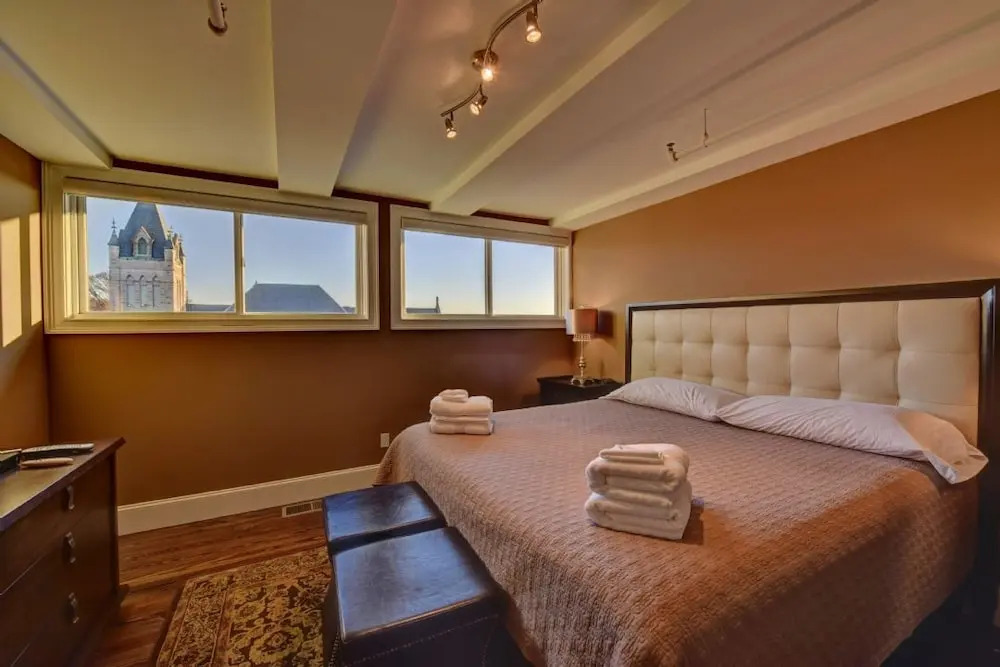 Ellington Loft - 3 Br Condo