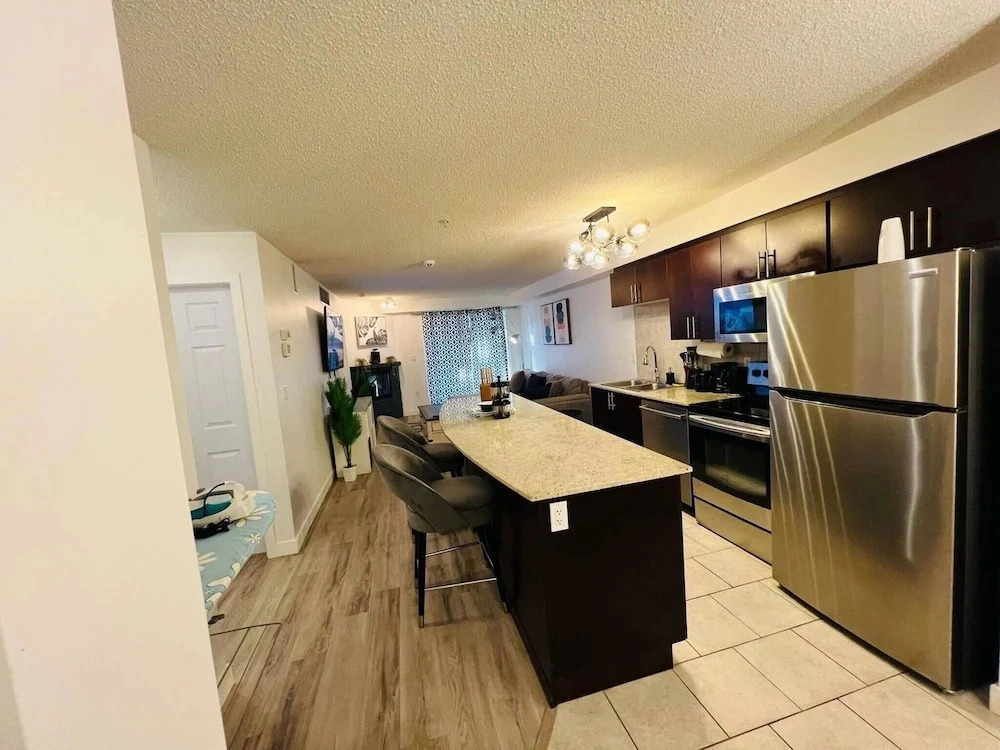 Modern Comfort in Edmontons Heart, 2 Bedroom Apartment