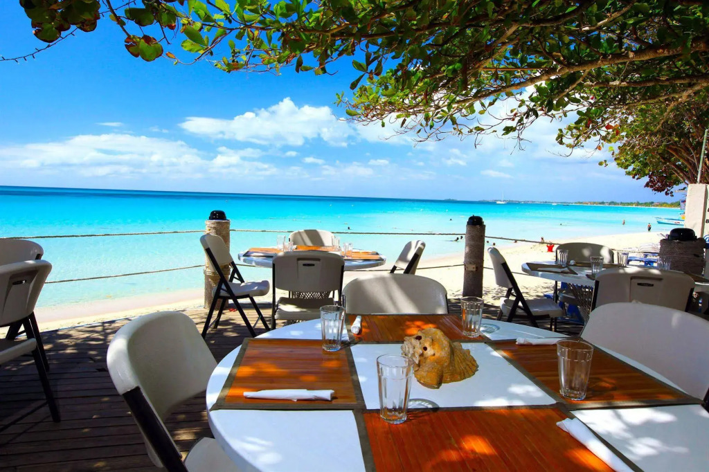 Travellers Beach Resort