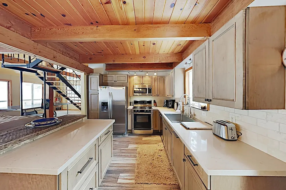 Charming Tahoe Donner Cottage by RedAwning
