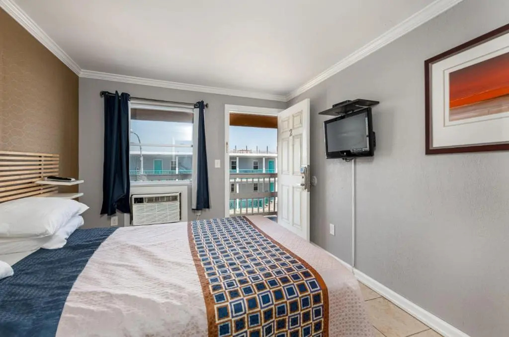 Boardwalk Hotel Charlee & Apartments Beach Hotel Oceanfront