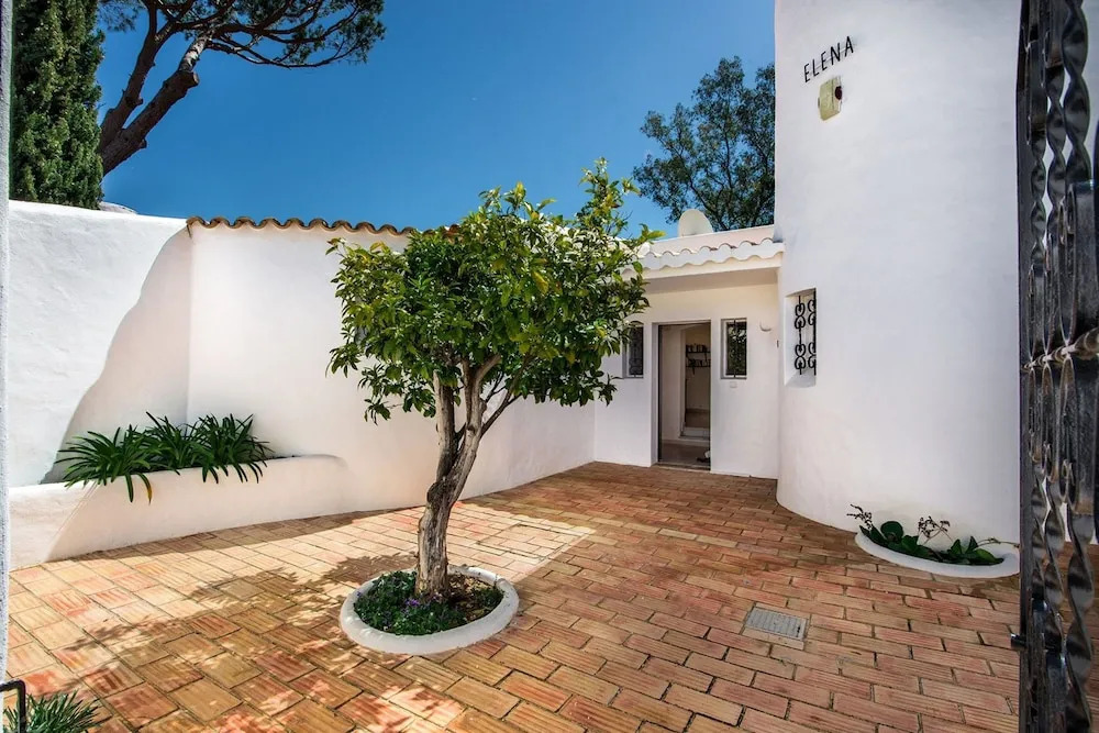 Villa Joya in Loule With 4 Bedrooms and 4 Bathrooms