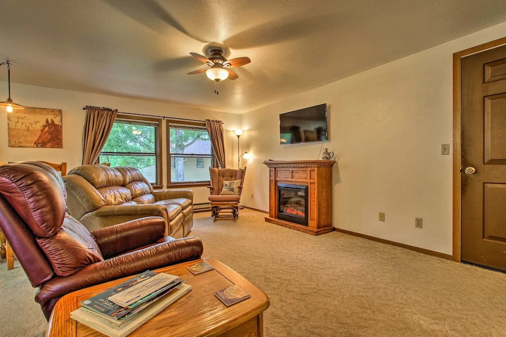 Cozy Angler's Apt - Steps to Trout Fishing River!