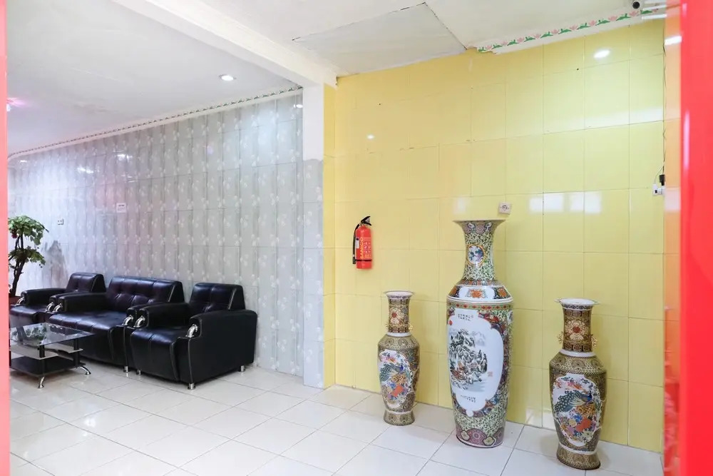 Urbanview Hotel Mawar Sharon near Alun Alun Batu