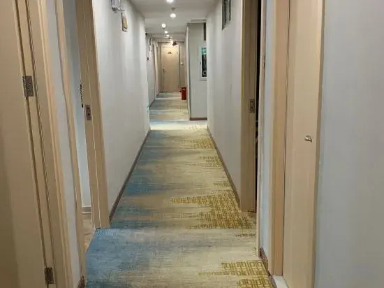 Yike qingshe Hotel (Shanghai Chest Hospital Hongqiao Road Subway Station Branch)