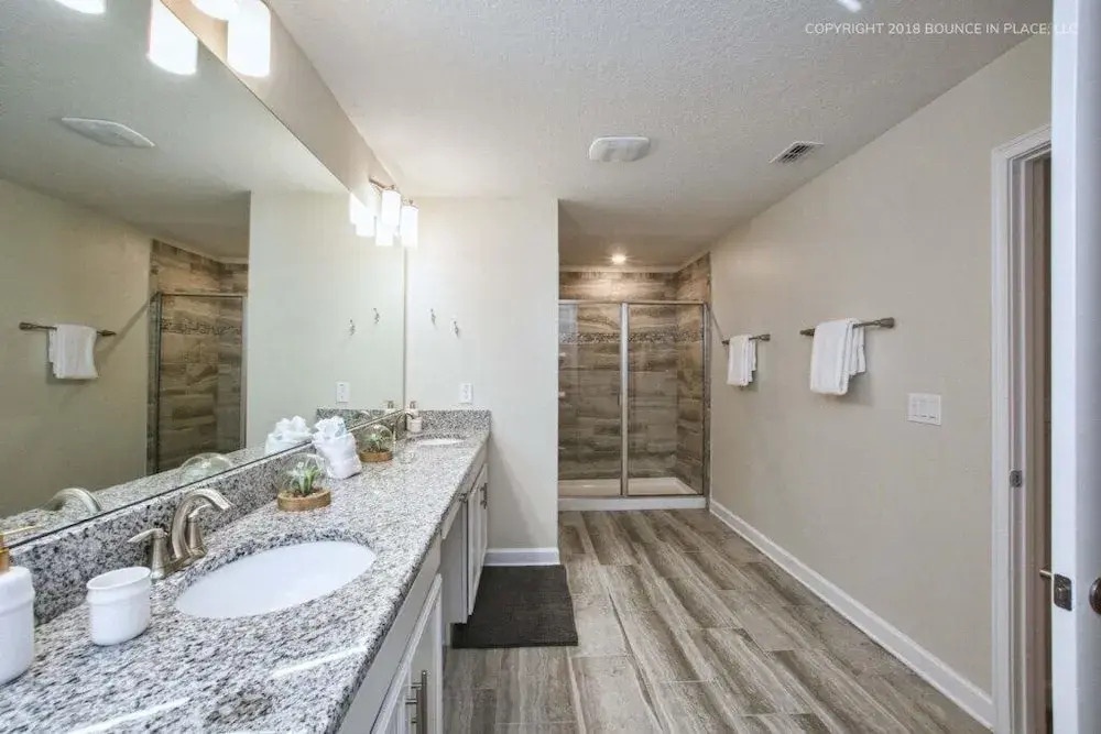 Storey Lake- 5 Bedroom Pool - 1666st Home by Redawning