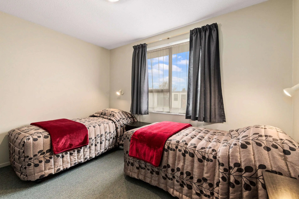 Canterbury Court Motel
