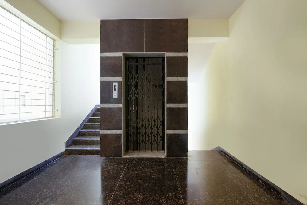 OYO 24080 Flagship Deepansh Plaza
