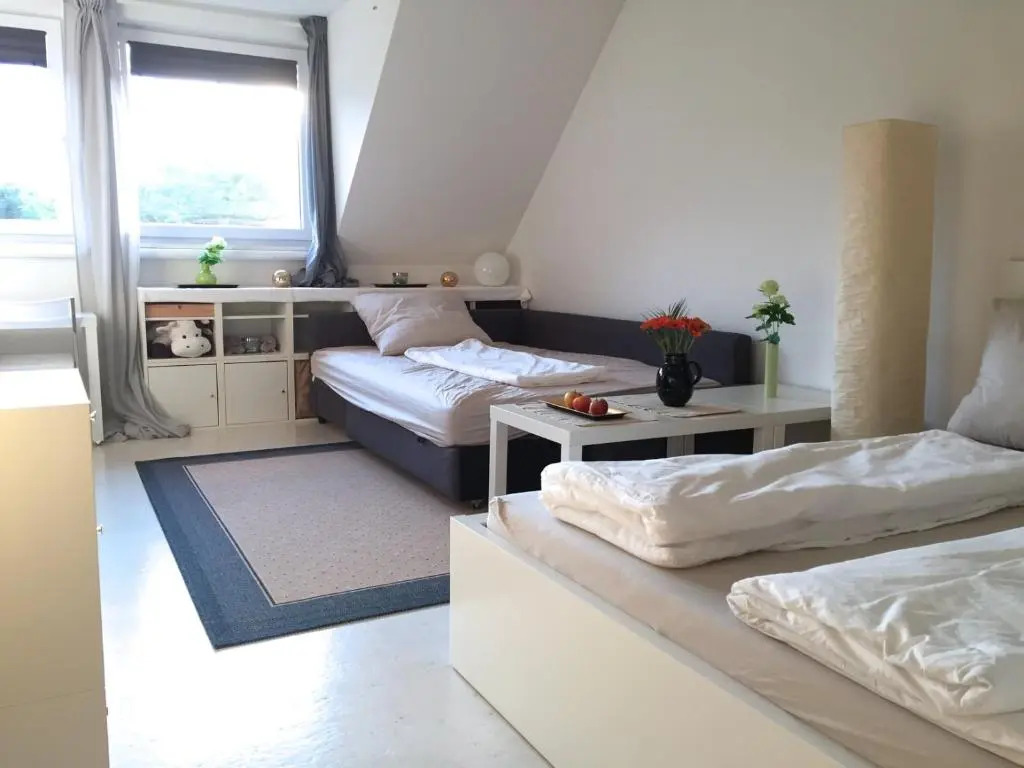 Großes helles Zimmer + eigenes Bad