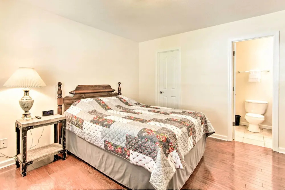Home w/ Community Pool - 2 Miles to The Island!