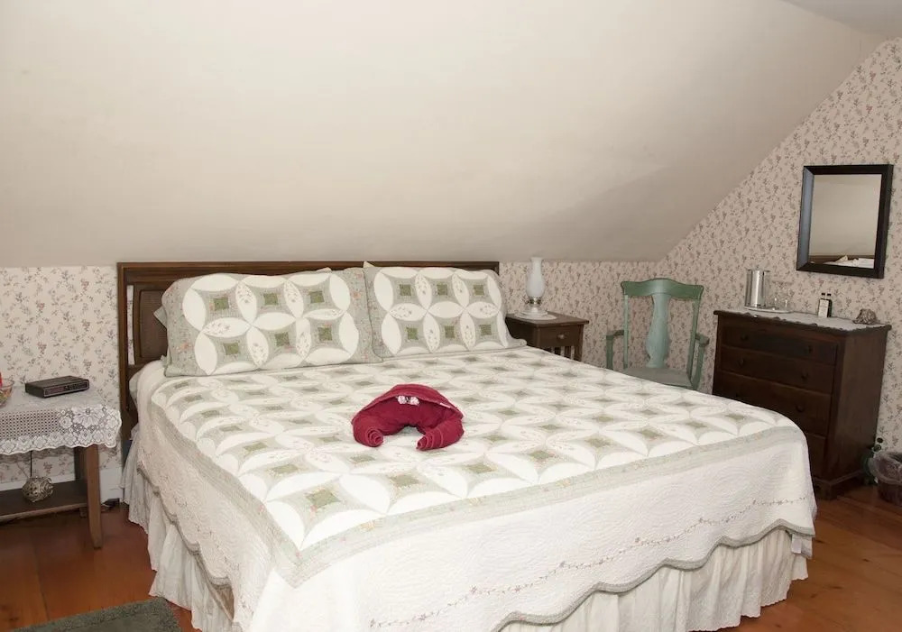Candlebay Inn