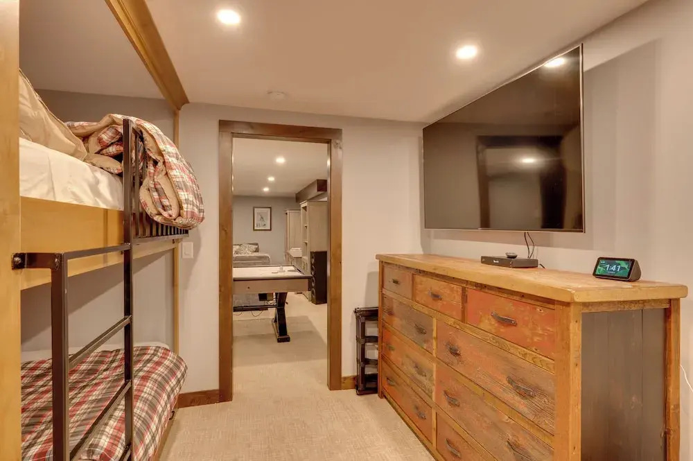 Walk to Loon Mtn Lift: Luxe Family Home w/ Hot Tub