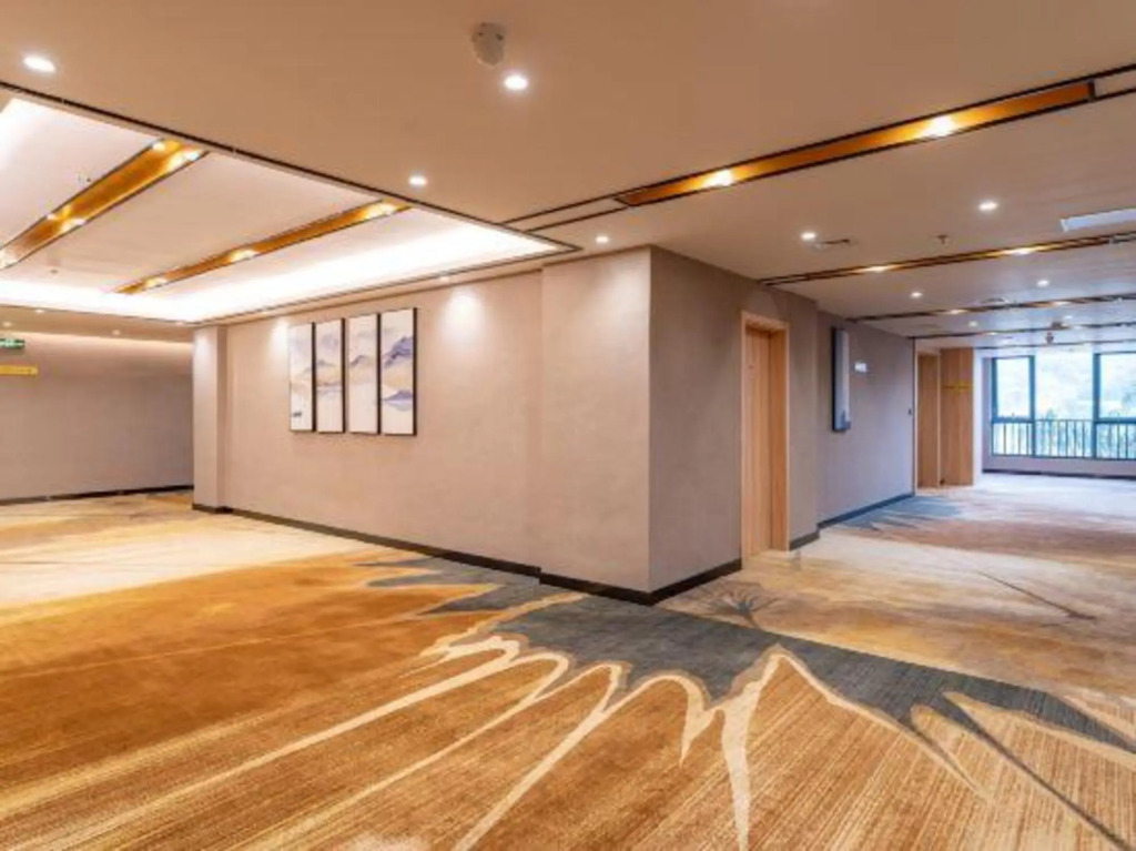 Huangyue Hotel (Wuzhou Arcade City)