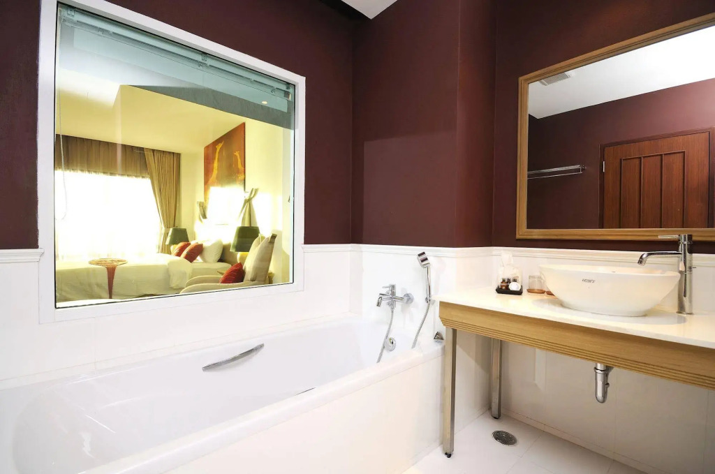 The StandardX, Bangkok Phra Arthit