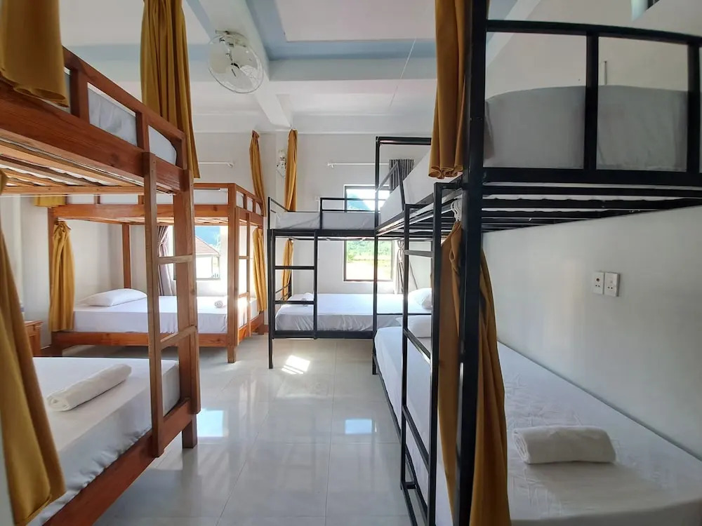 YoLo Pool Bar Villas