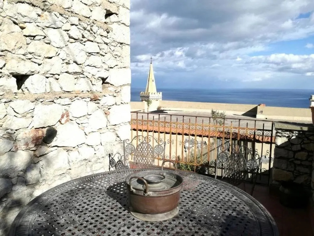 Villa La Rosa With 2 Bedrooms in Taormina, Wonderful sea View, Furnish