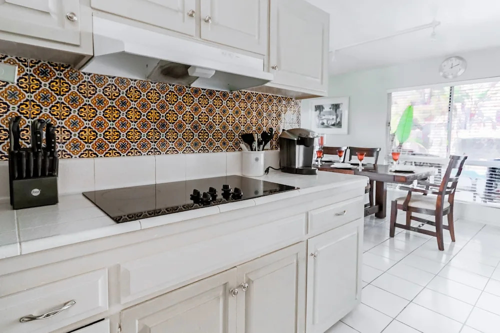 Ocean-view W/ Casita, Heated Pool & Hot Tub 5 Bedroom Home